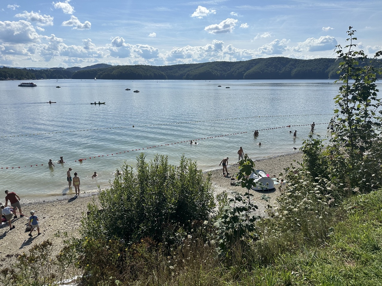 Ośrodek wypoczynkowy Bungalow Camping Bieska Osada Solina Bieszczady - Plaża nad Jeziorem Solińskim w Bieszczadach