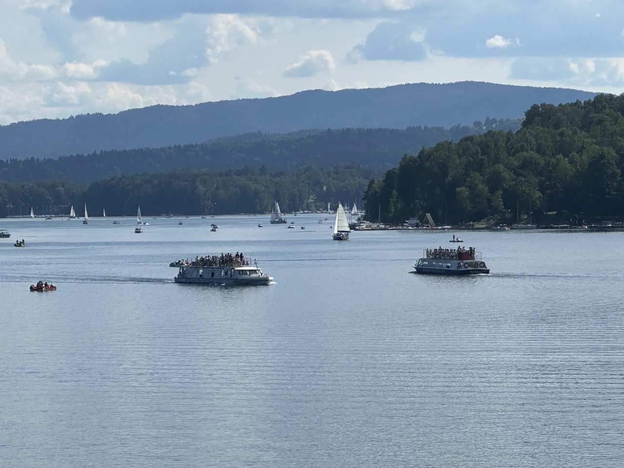 Ośrodek wypoczynkowy Bungalow Camping Bieska Osada Solina Bieszczady- Rejsy statkiem spacerowycm po jeziorze Solińskim w Bieszczadach